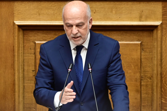 Μετά τα μεσάνυχτα και χωρίς βελτιώσεις κατατέθηκε το ν/σ για τους Ποινικούς Κώδικες