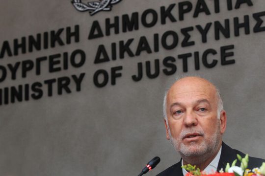 Τα φορτώνουν στον Φλωρίδη για να σωθεί ο Μητσοτάκης