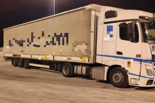 Οικογένεια Σύρων προσφύγων με θερμο-πληξία σε νταλίκα