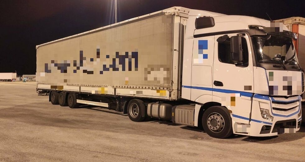 Οικογένεια Σύρων προσφύγων με θερμο-πληξία σε νταλίκα