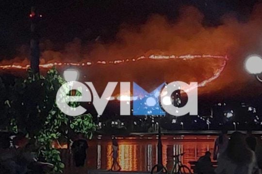 Δύσκολη νύχτα λόγω φωτιάς στο Αλιβέρι Ευβοίας