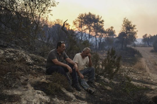 Άνθρωποι μονάχοι σε μια χώρα που καταρρέει