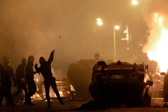 Αποκλιμακώνεται η ένταση στη Γαλλία – Το κόστος της βίας
