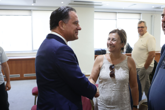 Τα τρία «όχι» κι ένα «ίσως» του Αδώνιδος