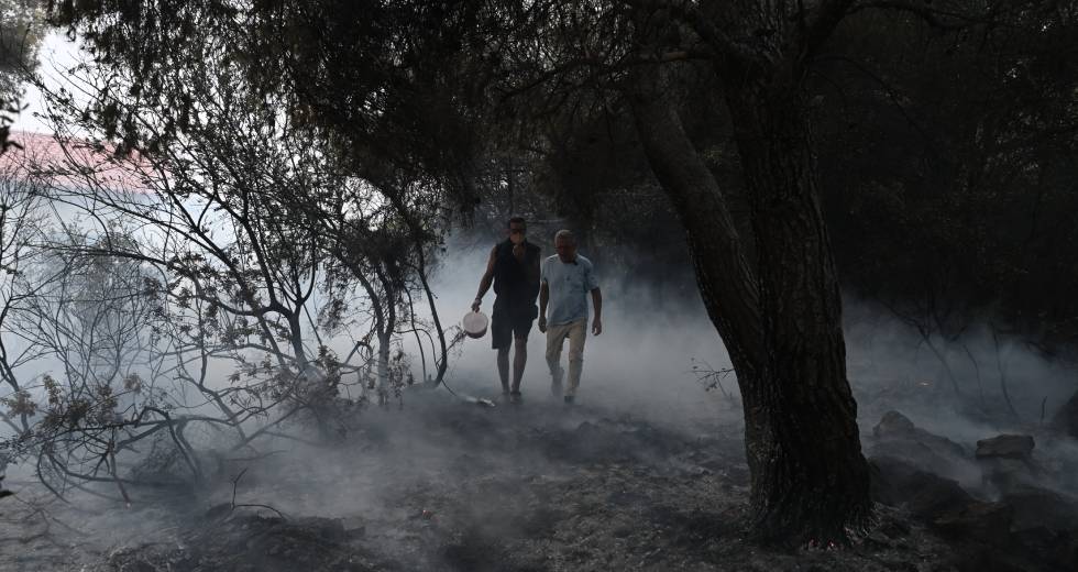 Δεύτερη νύχτα κόλασης σε Μάνδρα και Λουτράκι – μεγάλη κινητοποίηση στα διυλιστήρια