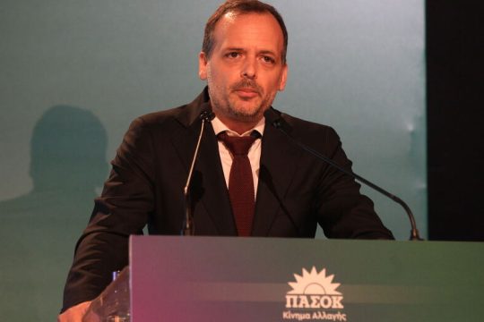 Δούκας κατά Μπακογιάννη: Έχουν μετατρέψει τις δημοτικές υπηρεσίες σε εκλογικό κέντρο