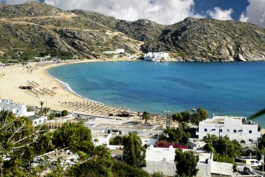 Στο Πειραιά οι σοροί των δύο Ιρλανδών που πέθαναν στην Ίο – Τι εξετάζει η ΕΛ.ΑΣ.