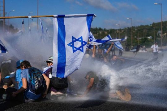 Πέρασε νομοθεσία για τη δικαστική μεταρρύθμιση στο Ισραήλ παρά τις αντιδράσεις