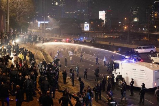 Παραιτήθηκε ο αστυνομικός διευθυντής του Τελ Αβίβ καταγγέλλοντας πιέσεις για βία στις διαδηλώσεις