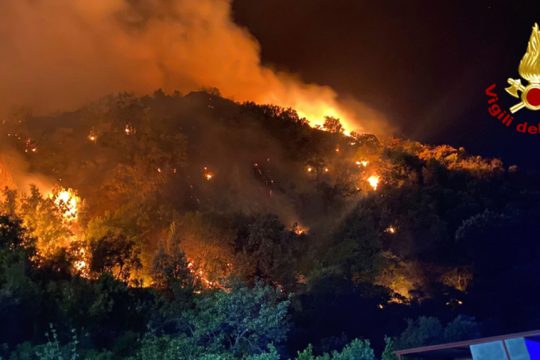 7 νεκροί στην Ιταλία από φωτιές και βροχές!