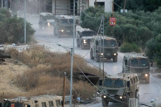 Ο ισραηλινός στρατός «αποσύρεται» από την Τζενίν, αλλά οι μάχες συνεχίζονται