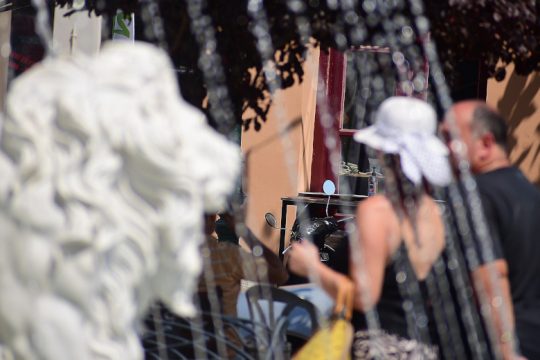 Σε κλοιό καύσωνα η χώρα: Πότε κορυφώνεται, πού θα ξεπεράσει τους 40 ο υδράργυρος