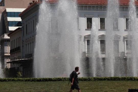 Τα νέα στοιχεία για τον καύσωνα: Μικρό διάλειμμα και από Πέμπτη «καμίνι» η χώρα