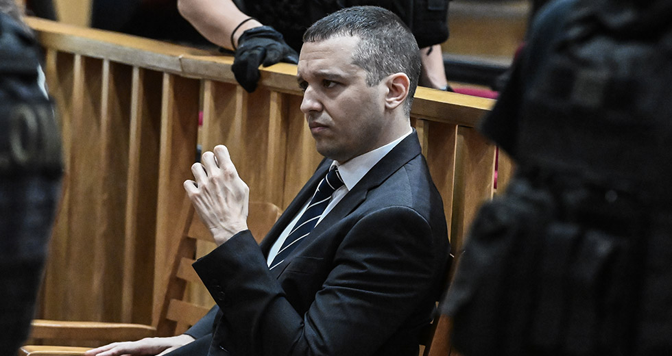 Κασιδιάρης: Προκλητική «αποκήρυξη μετά βδελυγμίας» υπό τον φόβο των ποινών