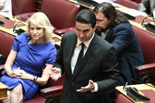 Σφυροκόπημα στη Βουλή για την κατάσταση στο ΕΣΥ