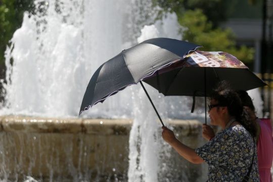 Καύσωνα διαρκείας προβλέπουν οι μετεωρολόγοι