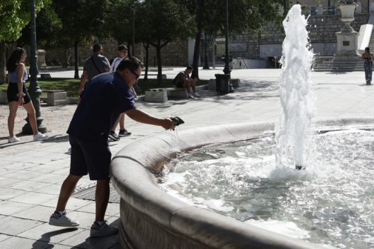 Συναγερμός για το κύμα καύσωνα – Τα μέτρα και οι συστάσεις