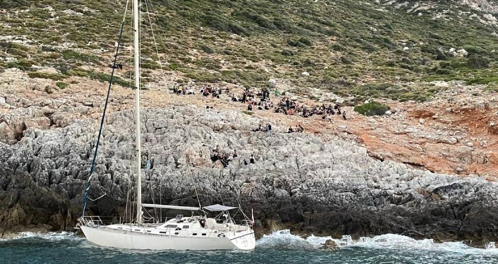 Δύο συλλήψεις υπόπτων για διακίνηση των προσφύγων στη Νεάπολη Βοιών