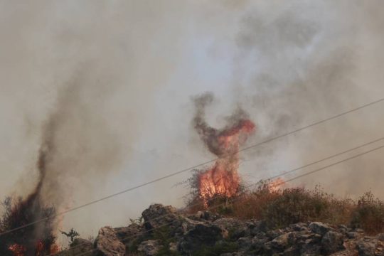 Ο εχθρός εντός των τειχών