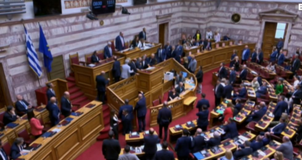 Πόνεσε στη μέση ο Κουτσούμπας, διακόπηκε η συνεδρίαση