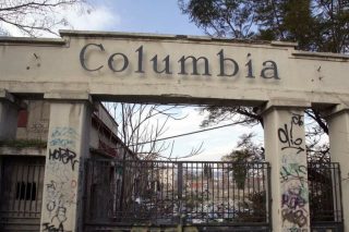 Το ιστορικό κτίριο της Columbia καταρρέει