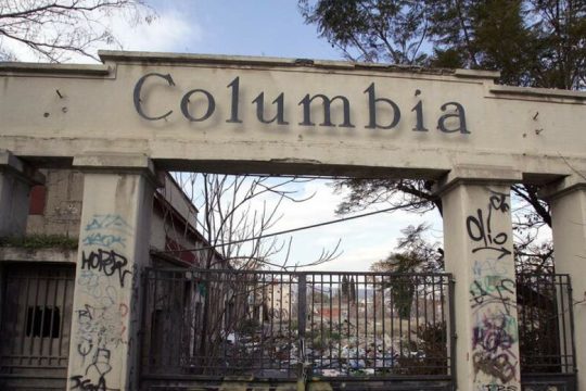 Το ιστορικό κτίριο της Columbia καταρρέει