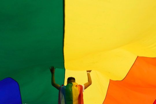 ΗΠΑ: Πλήγμα στη ΛΟΑΤΚΙ+ κοινότητα-Αρνήθηκε να εξυπηρετήσει ομόφυλο ζευγάρι και δικαιώθηκε