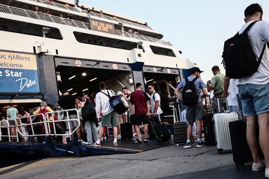 Ποντάρει (πάλι) στο αόρατο κουπί της αγοράς η κυβέρνηση