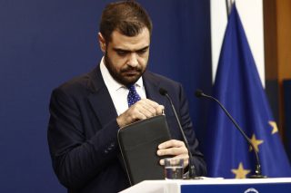 Επιστροφή ολοταχώς στις μαύρες μέρες του 2012