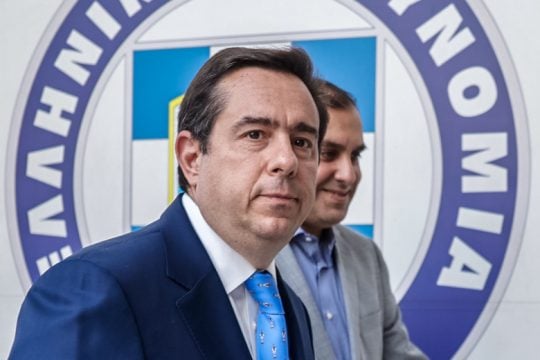 Η μπάλα στην εξέδρα από Μηταράκη για τον νεκρό 20χρονο από αστυνομικό