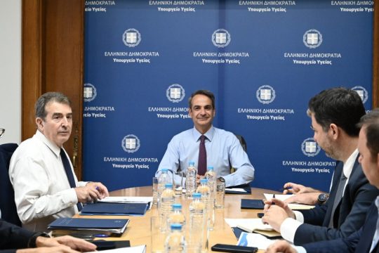 ΠΝΠ, στρατός και σώματα ασφαλείας διά πάσα νόσον -και στο ΕΚΑΒ