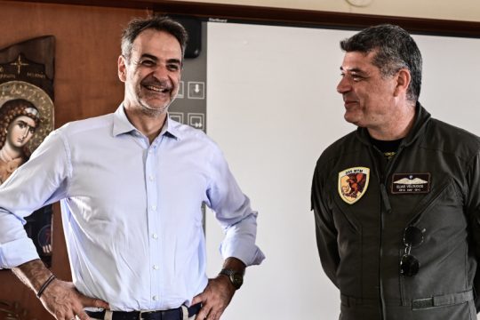 Η χώρα καίγεται κι ο Μητσοτάκης κάνει «πλακίτσα»