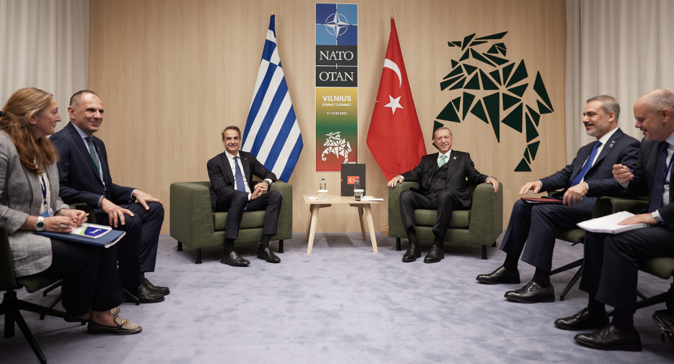 Τρέχουν να σβήσουν τις «φωτιές» που άναψε ο Ερντογάν