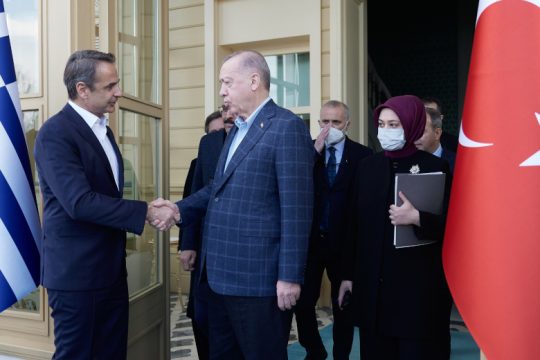 Καλλιεργεί προσδοκίες το Μαξίμου για τη συνάντηση Μητσοτάκη-Ερντογάν