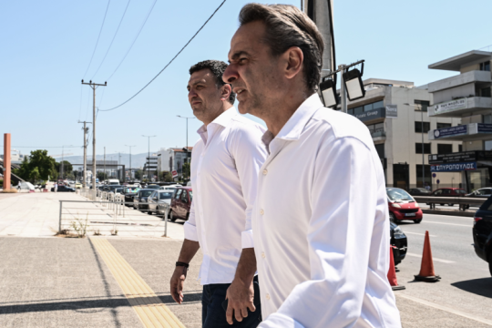 Τρέχουν εκ των υστέρων να σβήσουν τις φωτιές που άναψε η απουσία δημόσιων πολιτικών