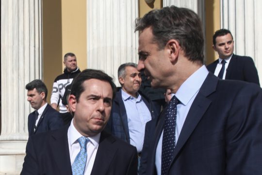 Άδειασμα Μηταράκη για την έφιππη αστυνομία
