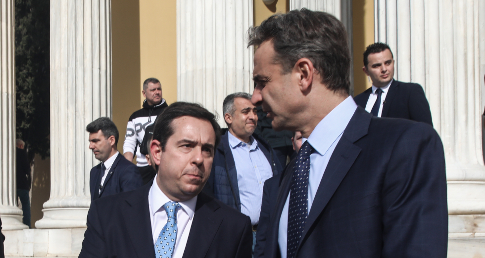Άδειασμα Μηταράκη για την έφιππη αστυνομία