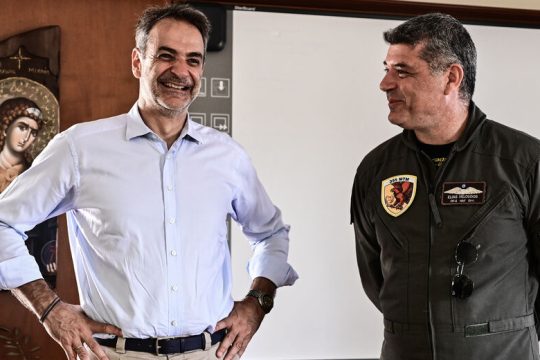 Βγαίνει δουλίτσα