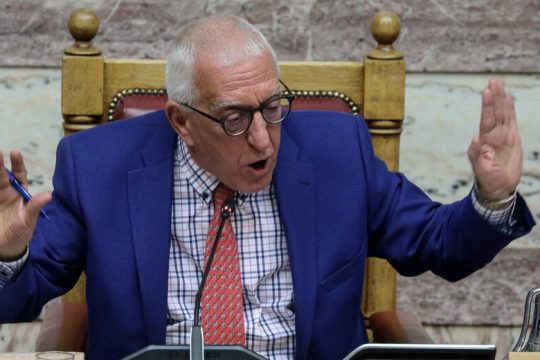 Αιχμές από Κακλαμάνη: Ήθελα να γνωρίζω τον λόγο της αντικατάστασης