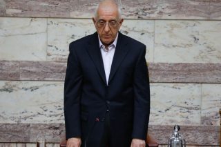Απομάκρυνση χωρίς εξηγήσεις