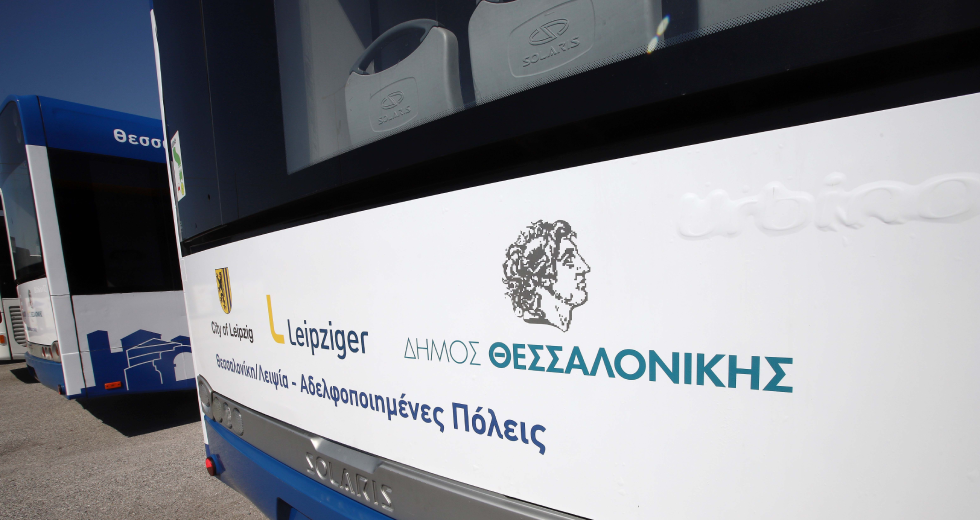 Συνελήφθησαν, σχεδόν έναν χρόνο μετά, δύο ανήλικοι για επίθεση με πυρσό στον ΟΑΣΘ