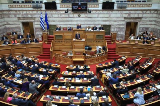Μόνο ΣΥΡΙΖΑ και ΚΚΕ καταψήφισαν το ν/σ για την ψήφο των Ελλήνων του εξωτερικού