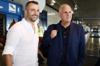Περιμένει απαντήσεις