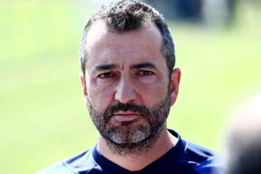 Κλείνει Νέβα