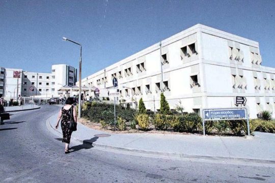 Σε κρίσιμη κατάσταση 12χρονος, έχασε τις αισθήσεις του ενώ κολυμπούσε