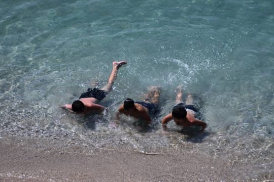 Συνθήκες καύσωνα σε όλη τη χώρα, έως 5 Μποφόρ οι άνεμοι στα πελάγη