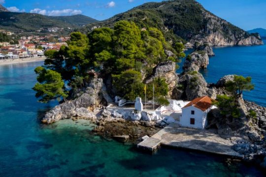 Καταγγελία για άγριο ξυλοδαρμό εργαζόμενου στον τουρισμό στην Πάργα