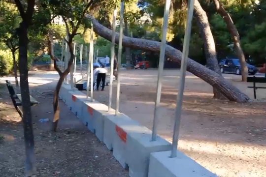 «Ντου» του Δ. Αθηναίων με ισχυρές αστυνομικές δυνάμεις στο Πάρκο Δρακόπουλου