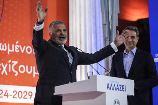 Πατούλης, Μητσοτάκης