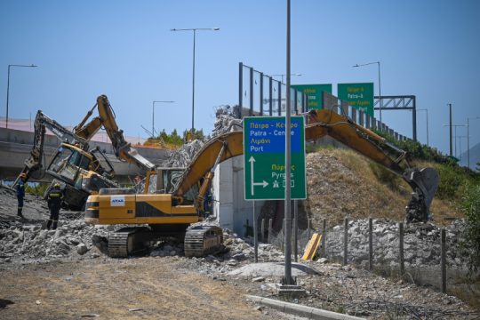 Τέσσερις συλλήψεις για την κατάρρευση της γέφυρας στην Πάτρα